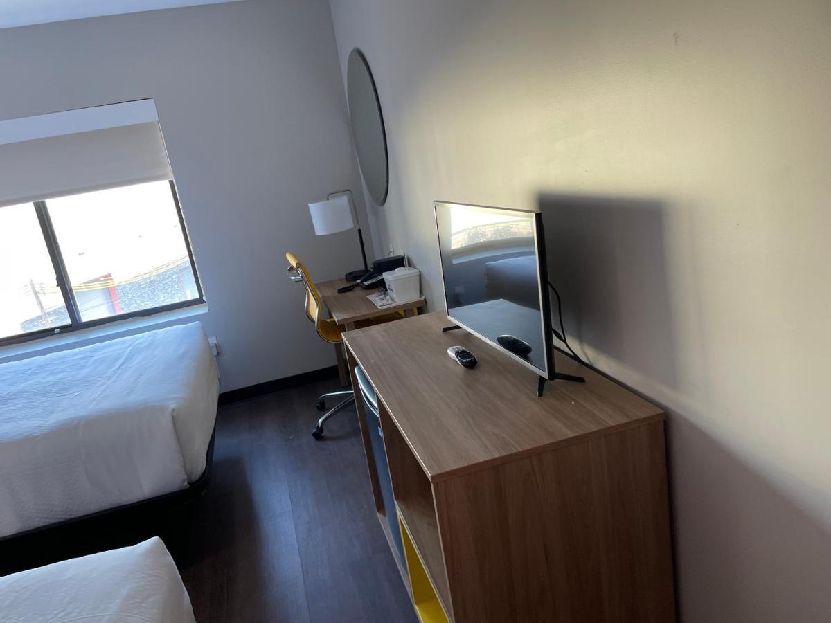 Days Inn & Suites By Wyndham Jamaica Jfk Airport New York Esterno foto