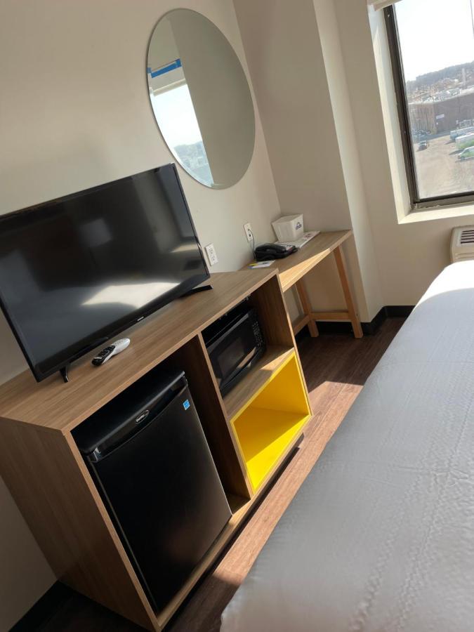 Days Inn & Suites By Wyndham Jamaica Jfk Airport New York Esterno foto