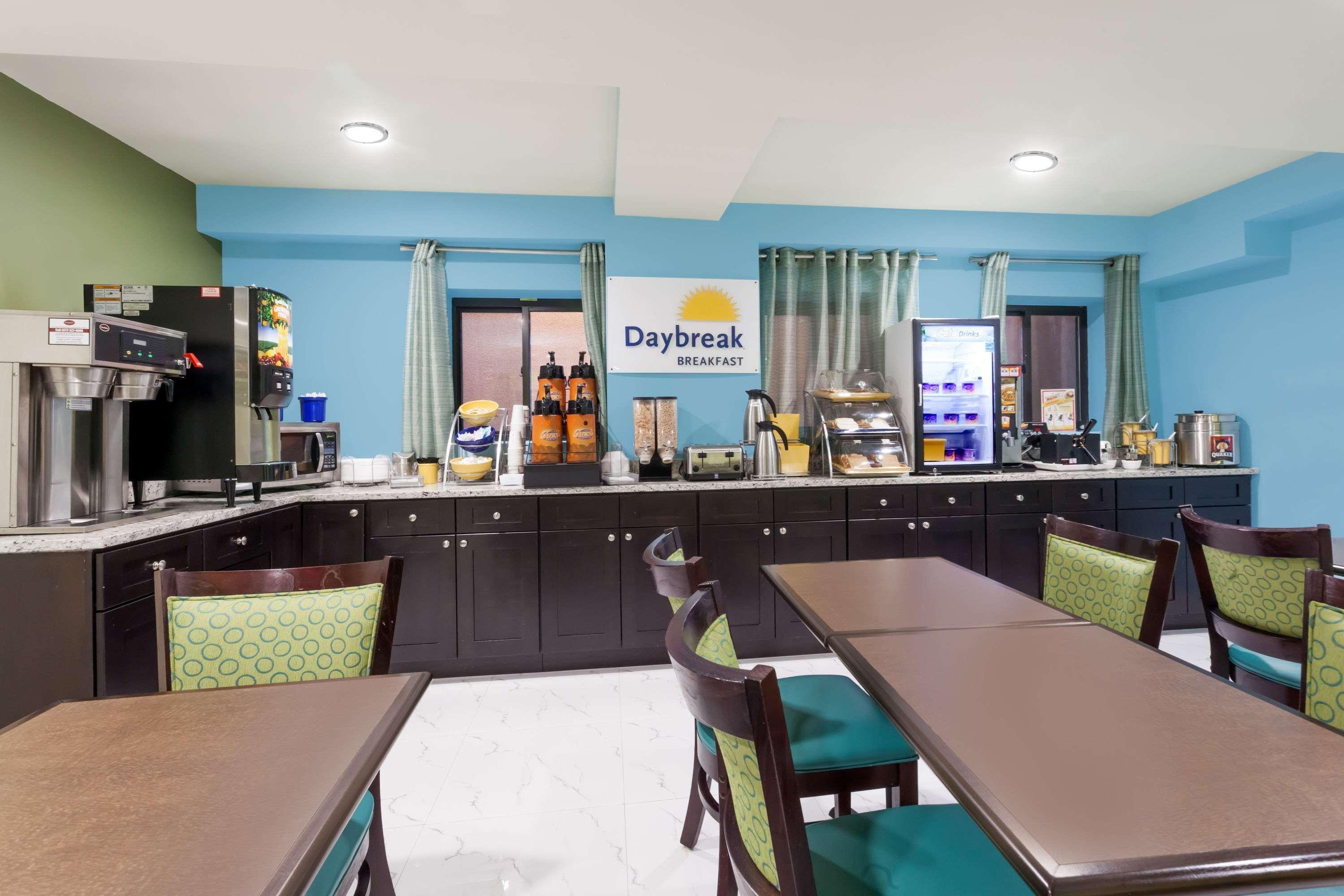 Days Inn & Suites By Wyndham Jamaica Jfk Airport New York Esterno foto
