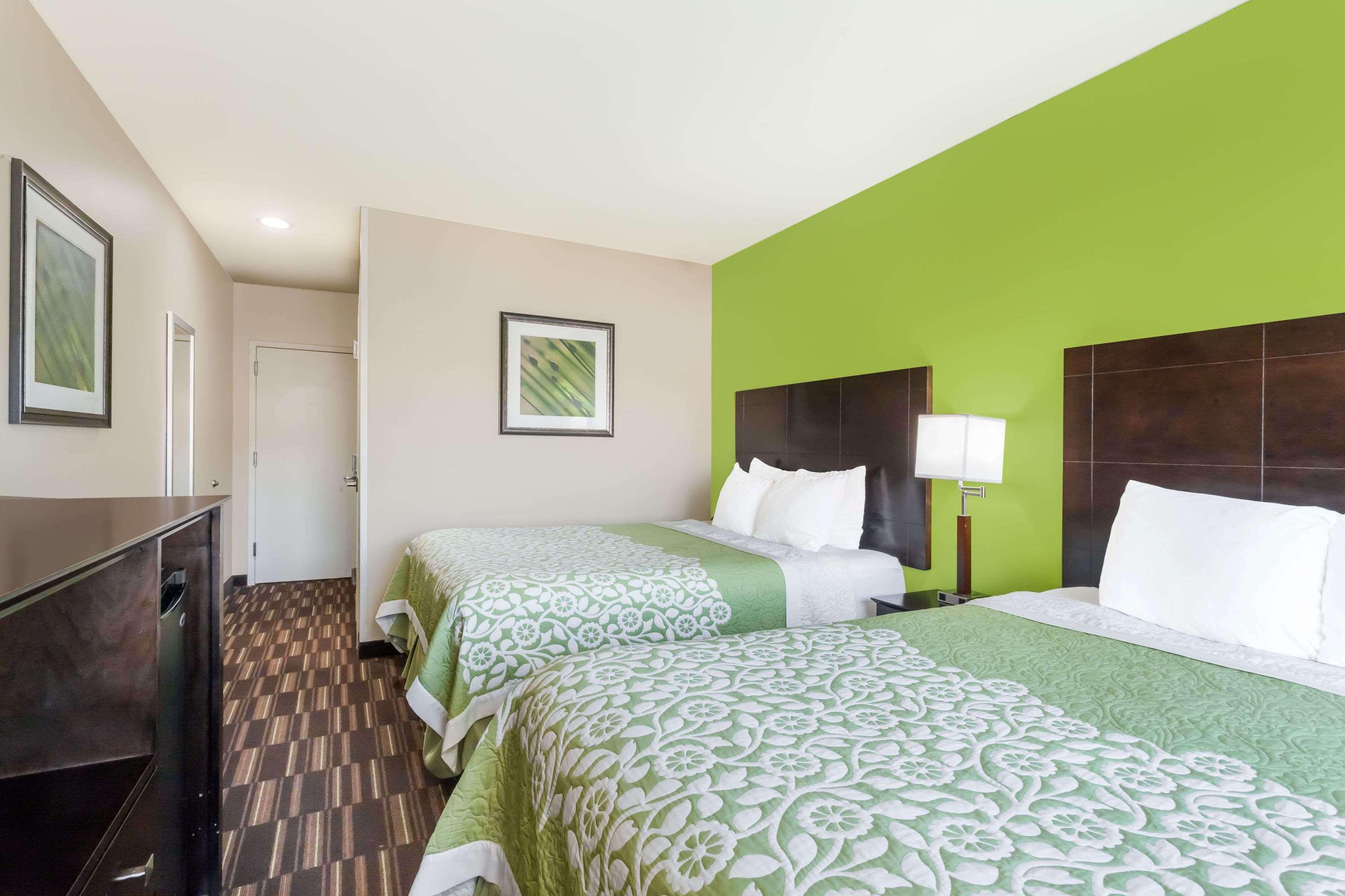 Days Inn & Suites By Wyndham Jamaica Jfk Airport New York Esterno foto