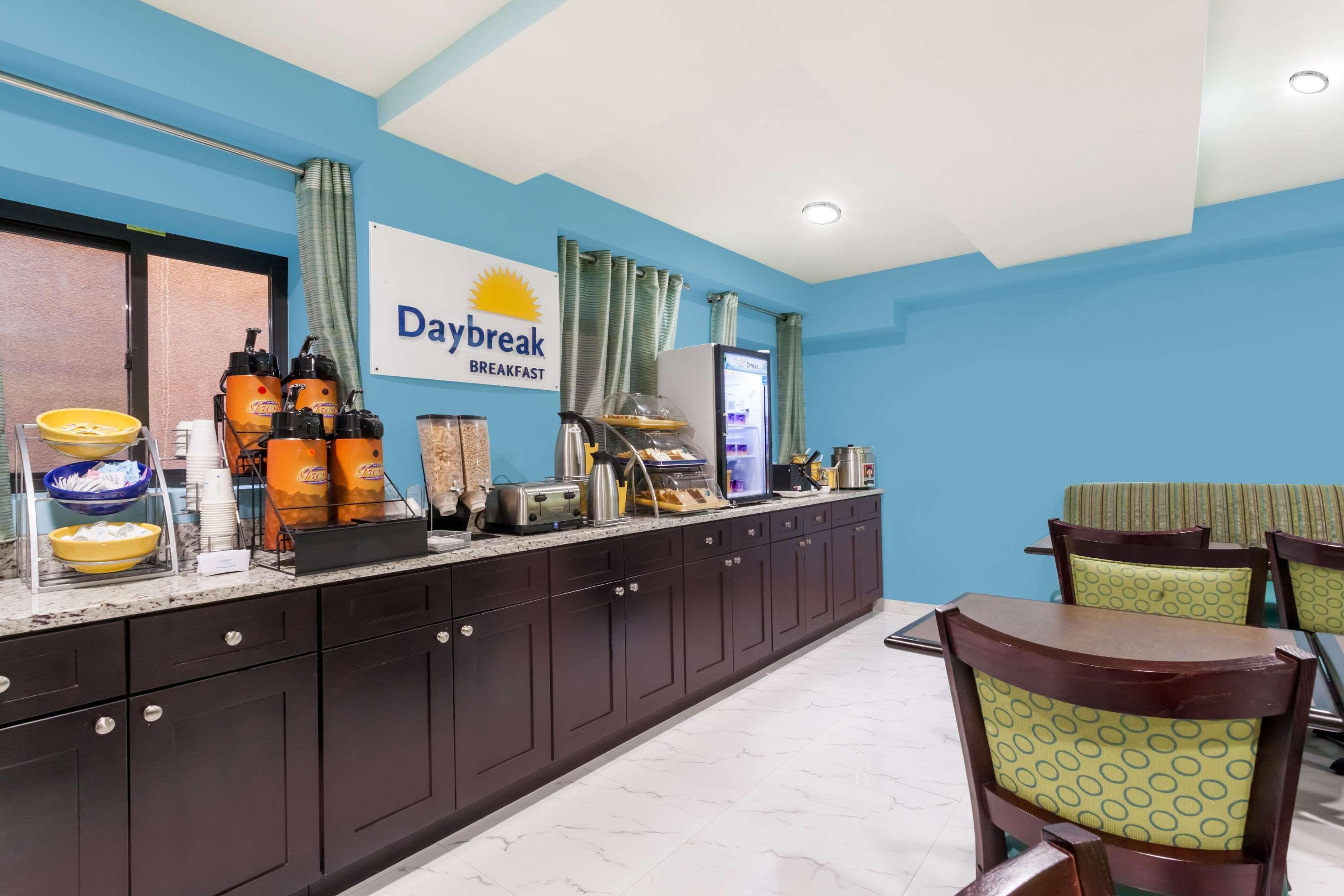 Days Inn & Suites By Wyndham Jamaica Jfk Airport New York Esterno foto