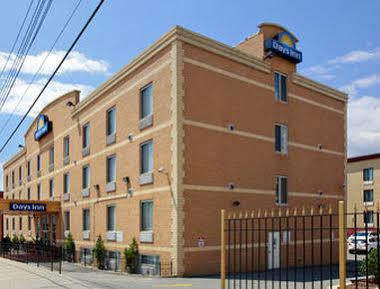 Days Inn & Suites By Wyndham Jamaica Jfk Airport New York Esterno foto